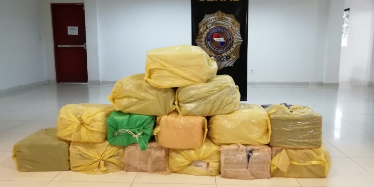 Operativo Austral deja 5 detenidos y cerca de 450 kg de cocaína incautada