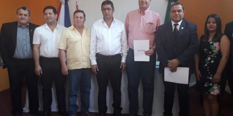 Intendentes de Presidente Hayes dan a conocer necesidades a Obras Públicas