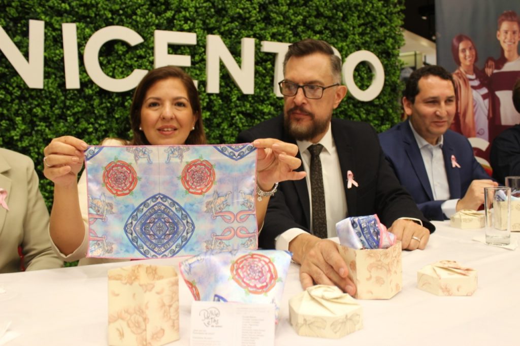 Pañuelos y pañoletas de amor para pacientes con cáncer de mama