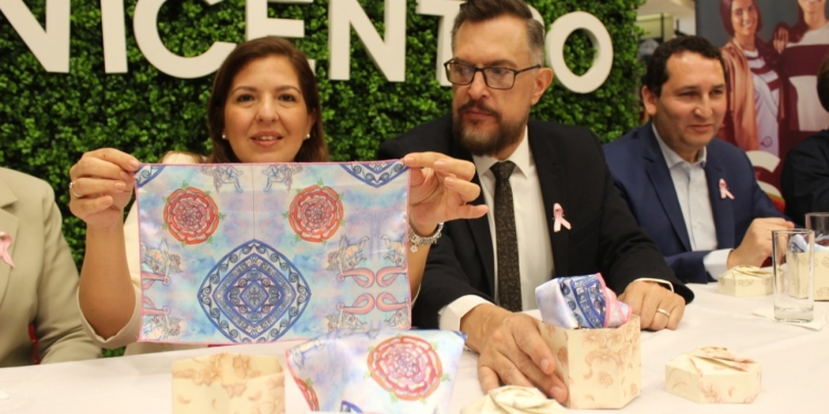 Pañuelos y pañoletas de amor para pacientes con cáncer de mama