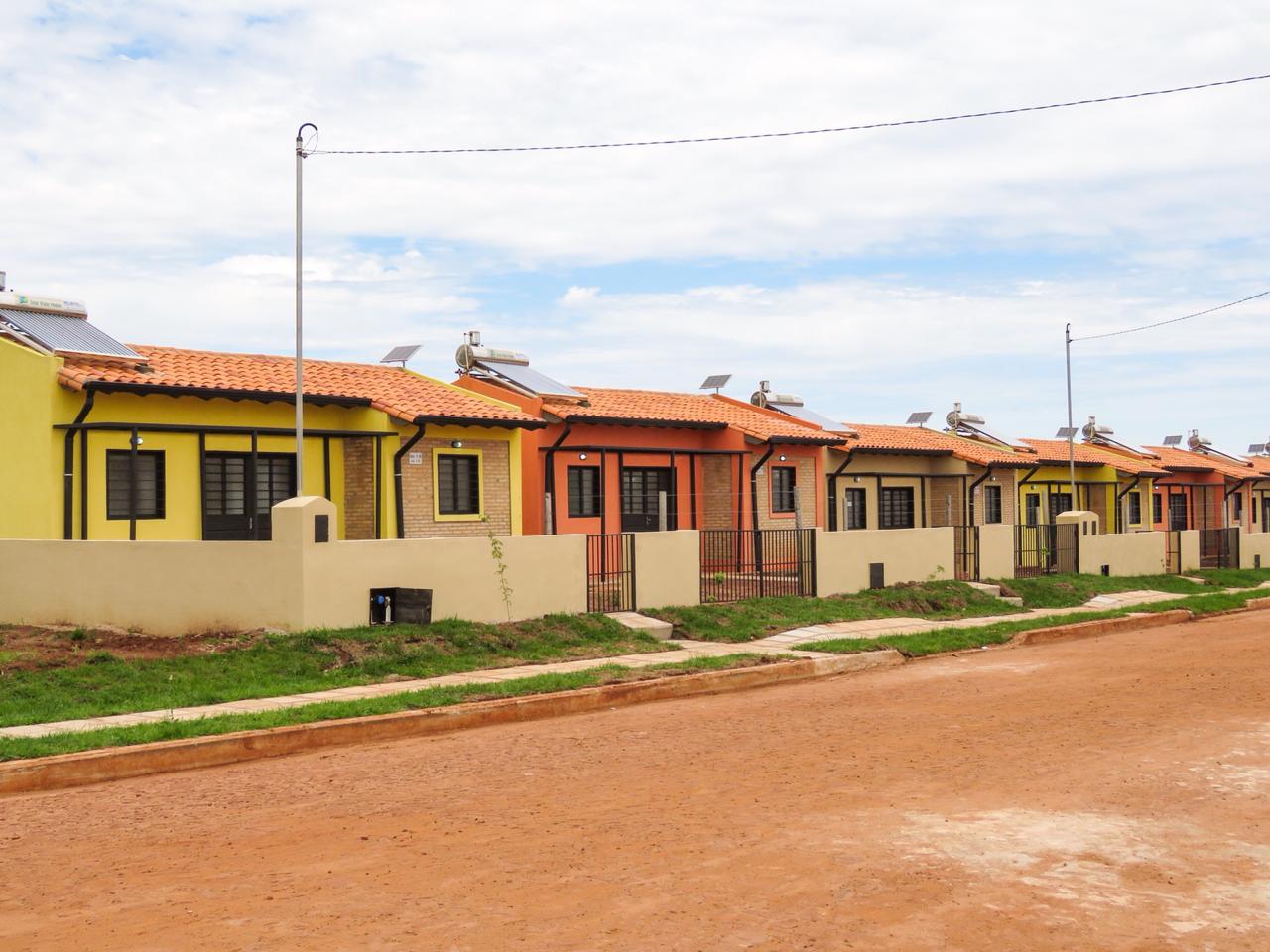 Ministerio de Vivienda planea entregar 10.000 viviendas al año