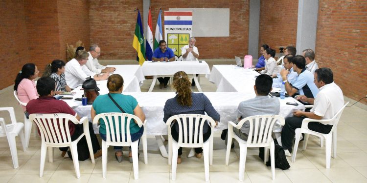 Loma Plata: Planifican proyectos educativos para el 2019