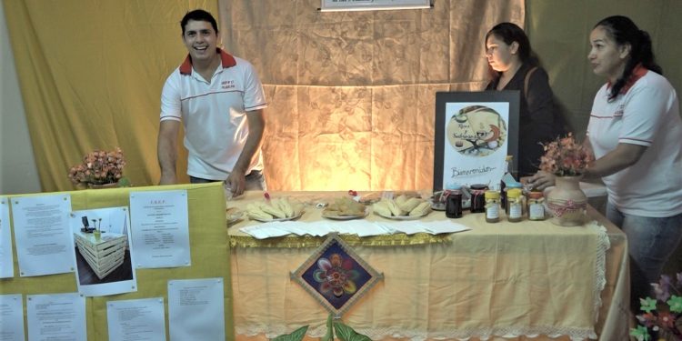Alumnos del CREP realizaron una exposición de proyectos creativos