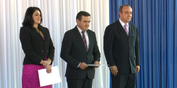 Tras crisis en el MEC destituyen a Nancy Ovelar y asumirá Robert Cano