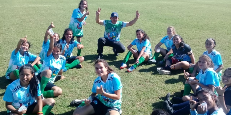 Niñas de Boquerón participan de un campeonato nacional de fútbol de campo Niñas de Boquerón participan de un campeonato nacional de fútbol de campo