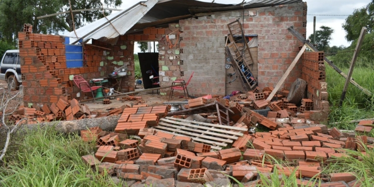 Temporal destechó y derrumbó viviendas en varias localidades del Chaco