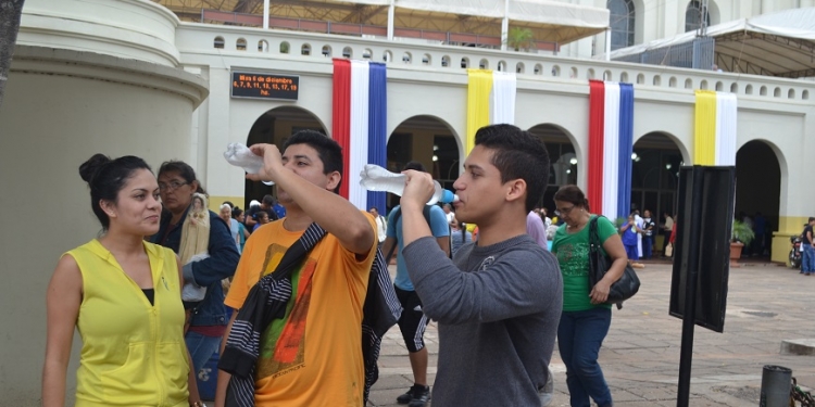 ¡Tomá agua cada 20 minutos! ¡Tomá agua cada 20 minutos!