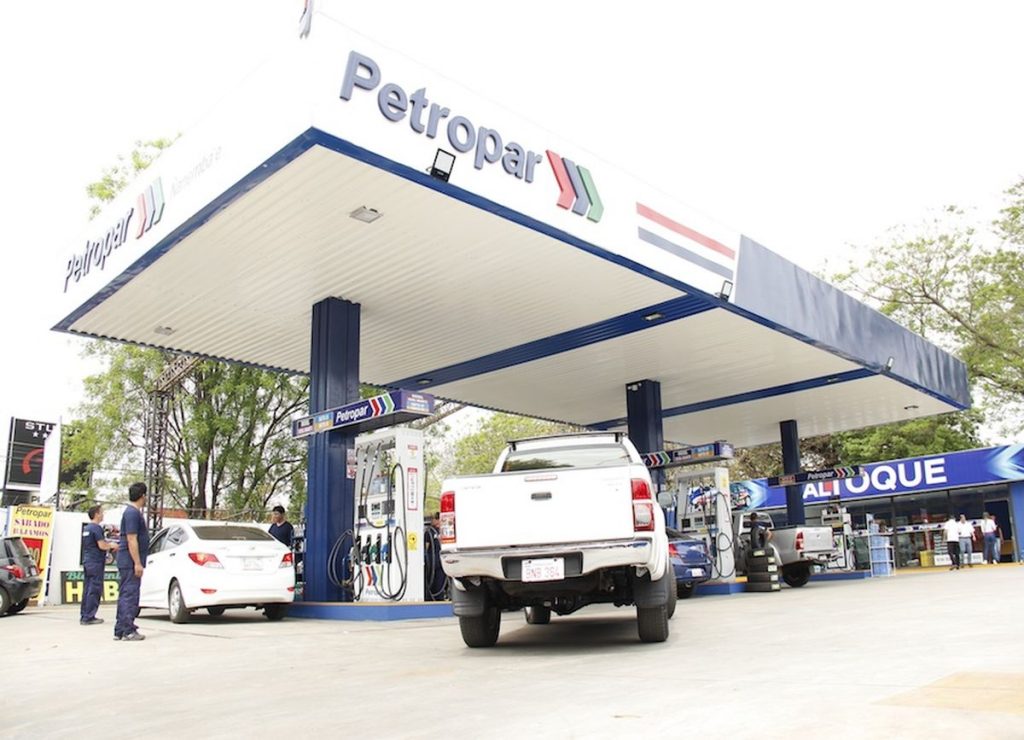 Petropar decidió reducir 150 guaraníes en el precio del diesel y en el gas de uso doméstico