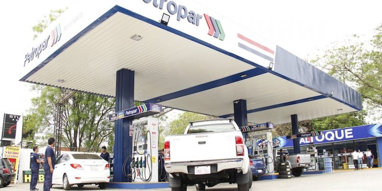 Petropar decidió reducir 150 guaraníes en el precio del diesel y en el gas de uso doméstico