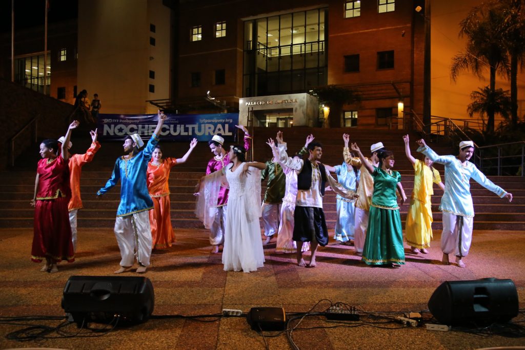 Vuelven las noches culturales al Chaco ¡Demos una vuelta al mundo!