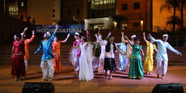 Vuelven las noches culturales al Chaco ¡Demos una vuelta al mundo!