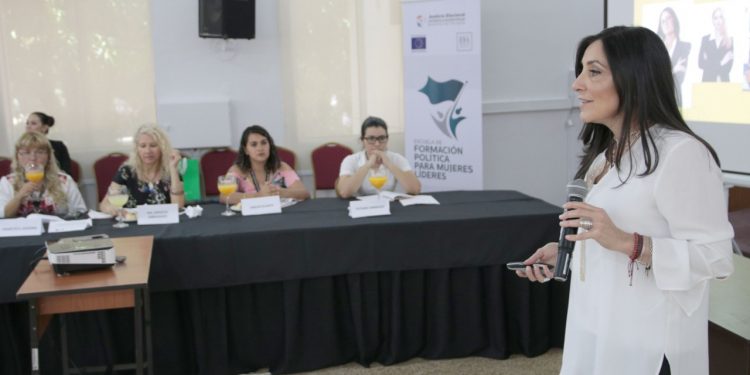 El 47% de las alumnas de la Escuela de Formación Política proviene de Central
