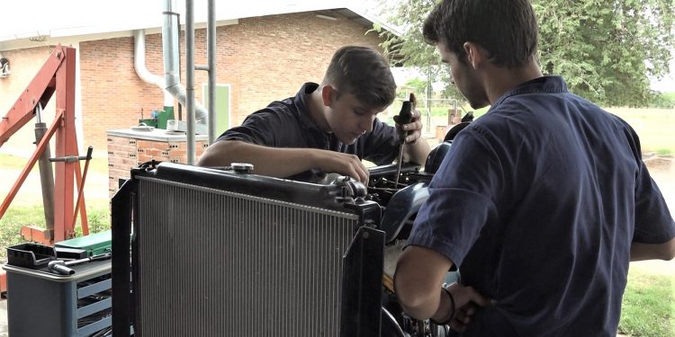 Lanzan concurso de becas para estudiar en el Centro de Formación Profesional Loma Plata Lanzan concurso de becas para estudiar en el Centro de Formación Profesional Loma Plata