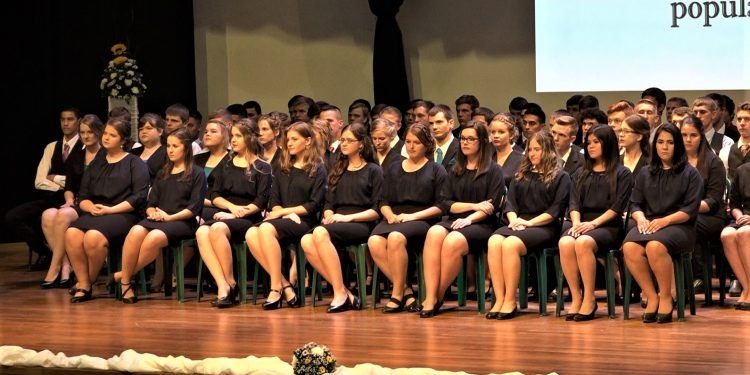 88 nuevos profesionales para el chaco egresan del Centro de Formación Profesional