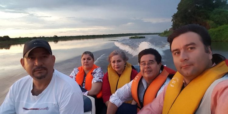 Por agua llegan hasta comunidad indígena para brindar atención médica