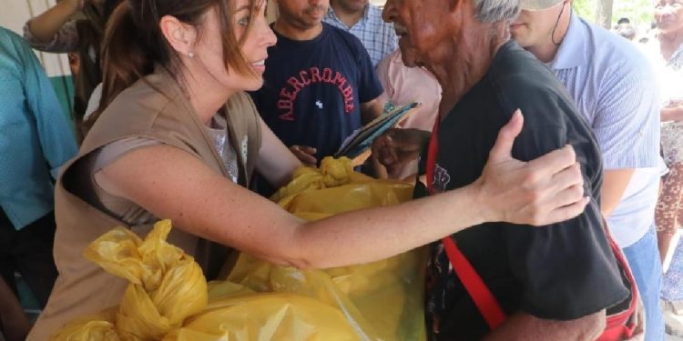 Primera Dama: “Ya no van a estar olvidados” dijo a pobladores de Bahía Negra