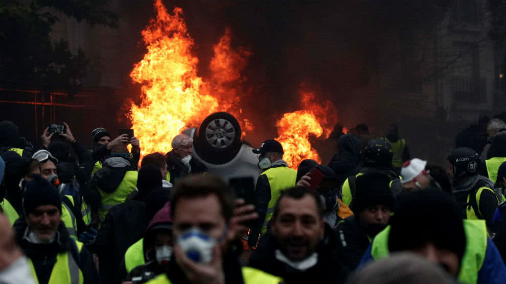 Disturbios y gases lacrimógenos en París durante protesta de “chalecos amarillos”