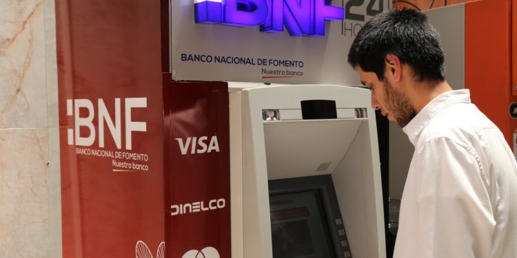 Funcionarios de 37 instituciones públicas cobran hoy salarios y aguinaldo