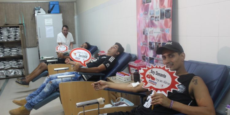 Olimpistas donan sangre como gesto solidario por navidad