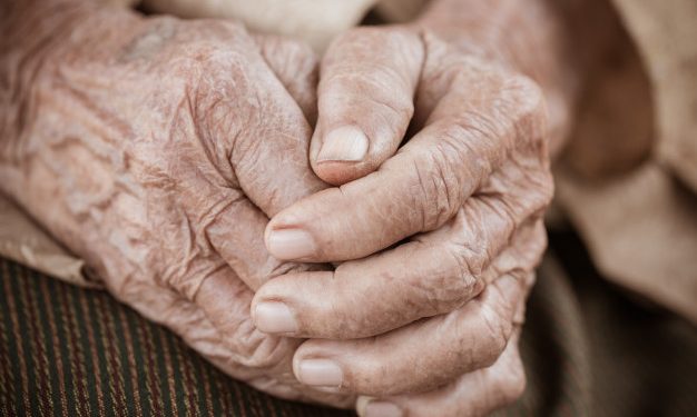 Advierten que falsos gestores intentan estafar a adultos mayores en el Chaco