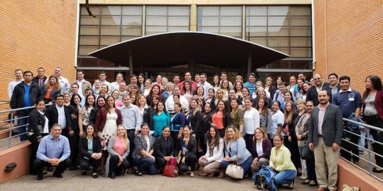 Más de 270 profesionales fueron beneficiados con becas de postgrado en el 2018