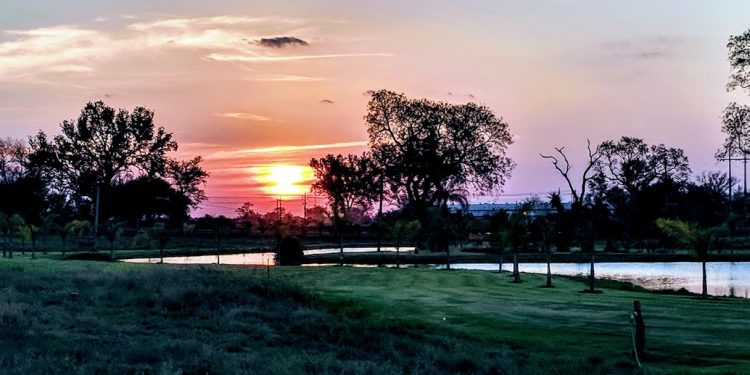 Viernes caluroso y con lluvias dispersas