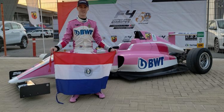 Joven paraguayo participa en competencia de Fórmula 4 en Dubái