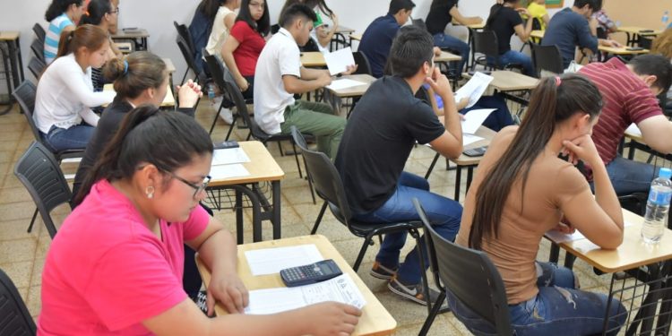 Alta demanda de jóvenes interesados en acceder a becas de Itaipú Alta demanda de jóvenes interesados en acceder a becas de Itaipú