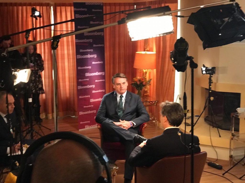 “Si [mi hijo] cometió un error, tendrá que pagar”, afirma Bolsonaro