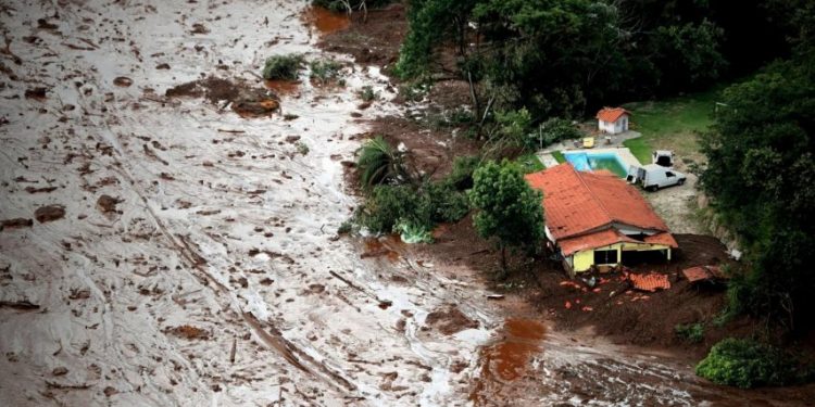 Suspenden búsquedas por el desastre minero en Brasil debido a fuertes lluvias