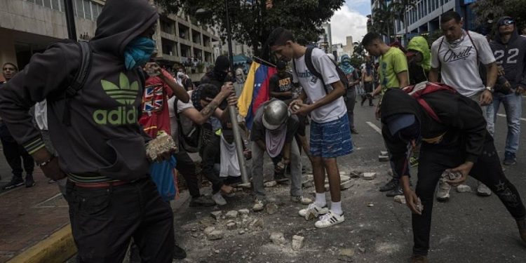 Ascienden a 13 las muertes en escenarios de protestas en Venezuela