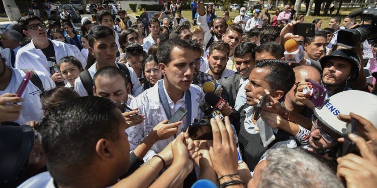 Guaidó suma más apoyo internacional, Eurocámara lo reconoce como presidente