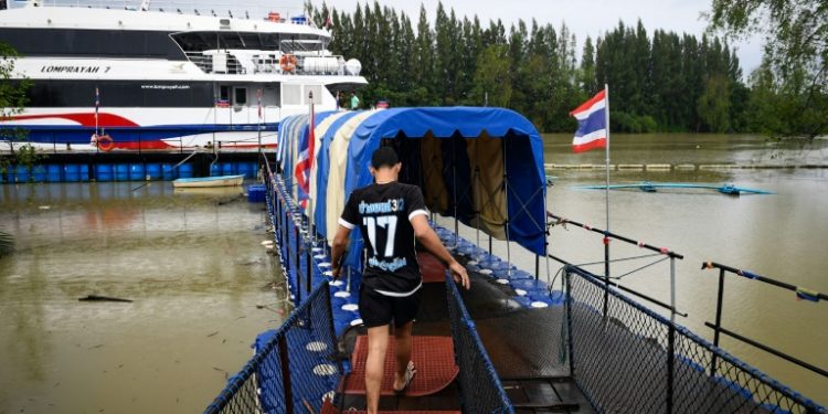 Cientos de turistas bloqueados en varias islas de Tailandia por la tormenta Pabuk
