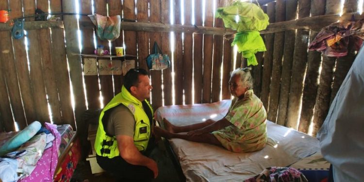 Por primera vez anciana ishir de 90 años recibe atención médica