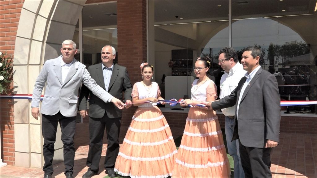 Ratzlaff se despide de la presidencia de la Cooperativa Fernheim Ratzlaff se despide de la presidencia de la Cooperativa Fernheim