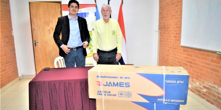 Donan un acondicionador de aire al Hospital Regional de Mariscal Estigarribia