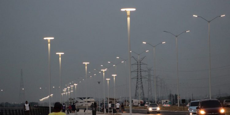 Ministro de MOPC inaugura iluminación de la Costanera II