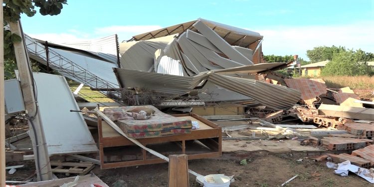 Asisten a familias afectadas por el fuerte temporal en Filadelfia Asisten a familias afectadas por el fuerte temporal en Filadelfia