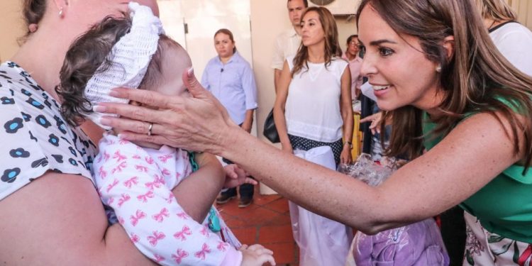 Silvana Abdo entregó kits escolares a hijos de reclusas del Buen Pastor