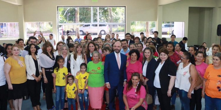 «Cimentando sueños» reúne a más de 90 artesanas paraguayas