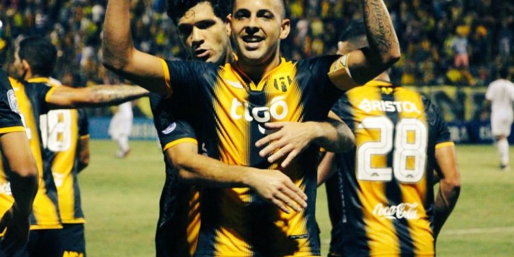 Guaraní alcanza la cima del torneo tras la cuarta jornada