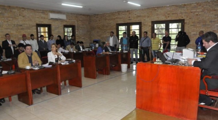 CDE: Ediles esteños no elegirán interino hoy