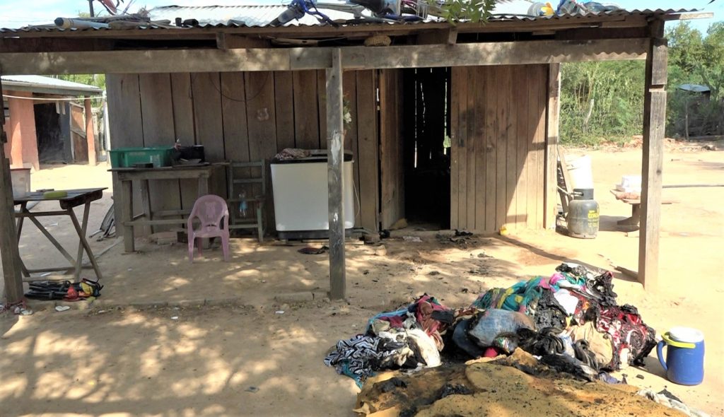 Familia solicita ayuda tras el incendio de su vivienda en Villa Choferes del Chaco