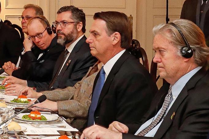 Bolsonaro inauguró su gira por EE.UU. con guiños a Trump