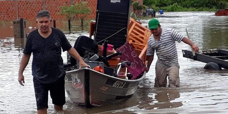 Temporal afectó a 1.268 familias en todo el país Temporal afectó a 1.268 familias en todo el país