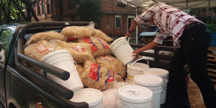 Unos 400 kilos de comida para 86 afectados en la zona del bajo Chaco Unos 400 kilos de comida para 86 afectados en la zona del bajo Chaco