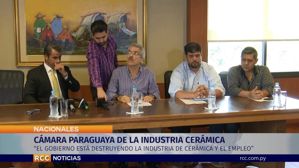 Ceramistas paraguayos denuncian al Gobierno por uso de materiales importados