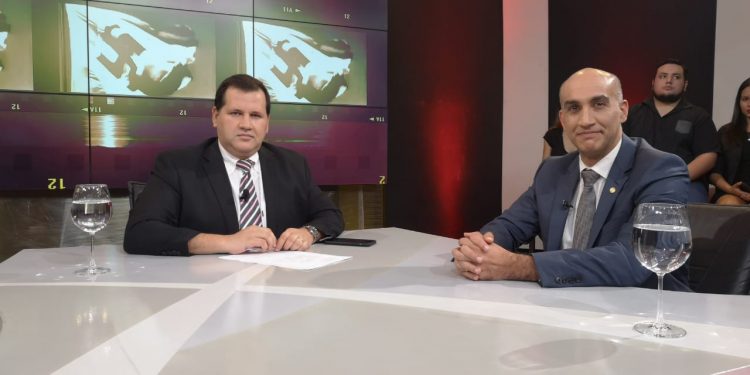 Menos del 40 % de cobertura de salud, brecha es principal desafío de la cartera