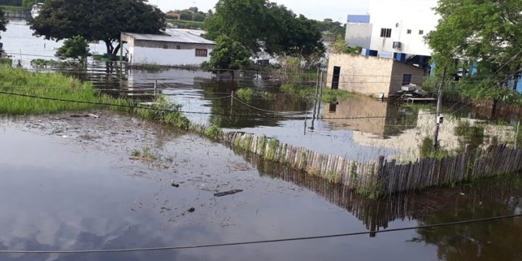 Asistencia integral continúa en zonas afectadas por inundaciones
