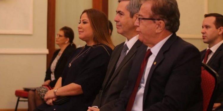 Firman convenio para garantizar cargadores eléctricos en proyecto ruta verde Firman convenio para garantizar cargadores eléctricos en proyecto ruta verde